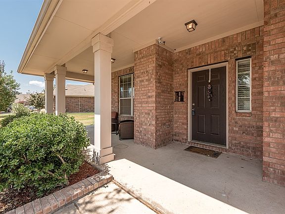 2nd image of 117 Meadow Bend Trl