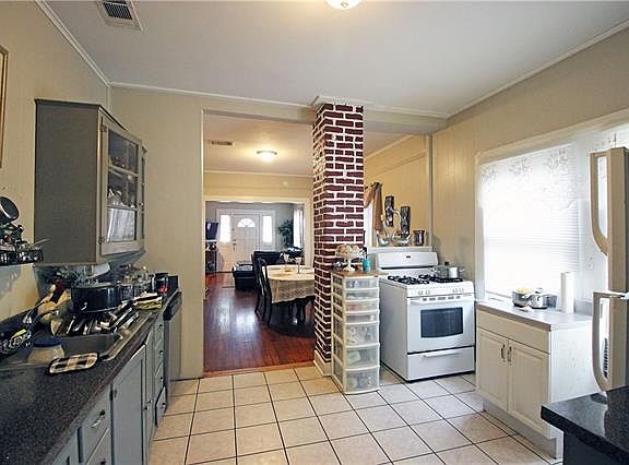 3rd image of 3622 Derbigny St