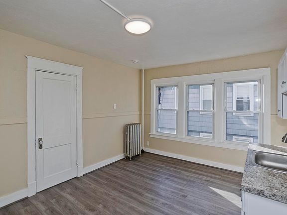 3rd image of 1200 Grattan St APT 2L