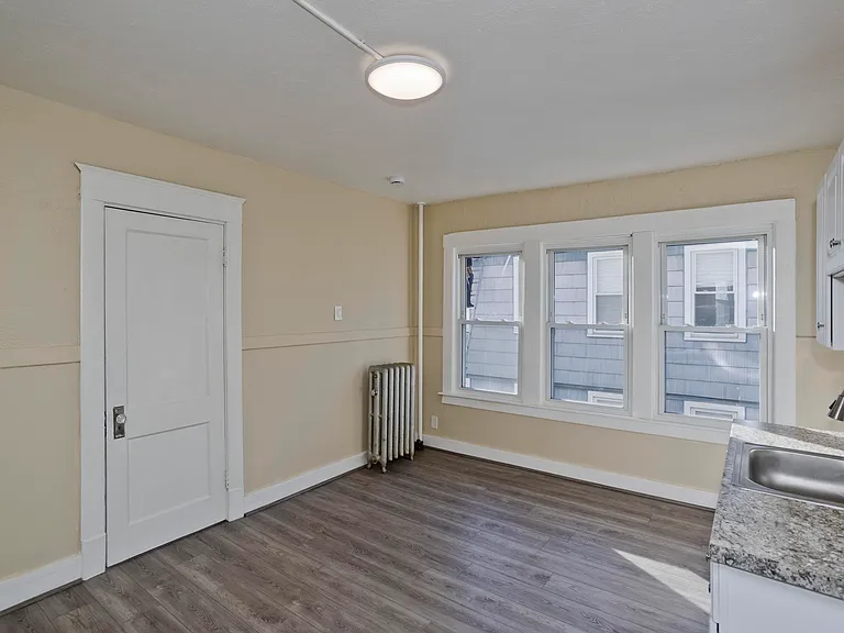 1200 Grattan St #2L — Photo 3