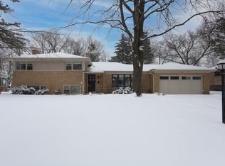 1215 Hillside Dr, Northbrook, IL 60062