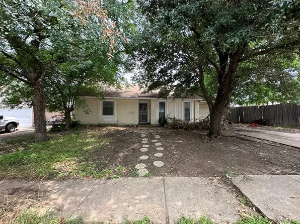6959 Sandybrook Dr, Fort Worth, TX 76120