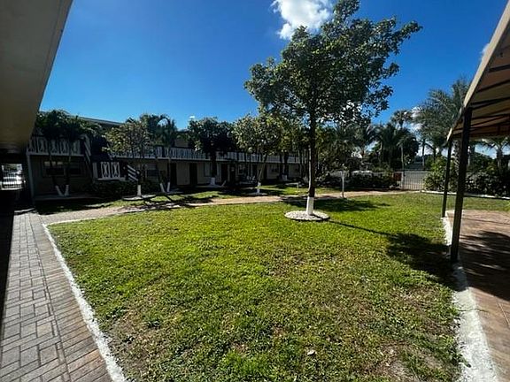 4th image of 2900 NE 17th Ave