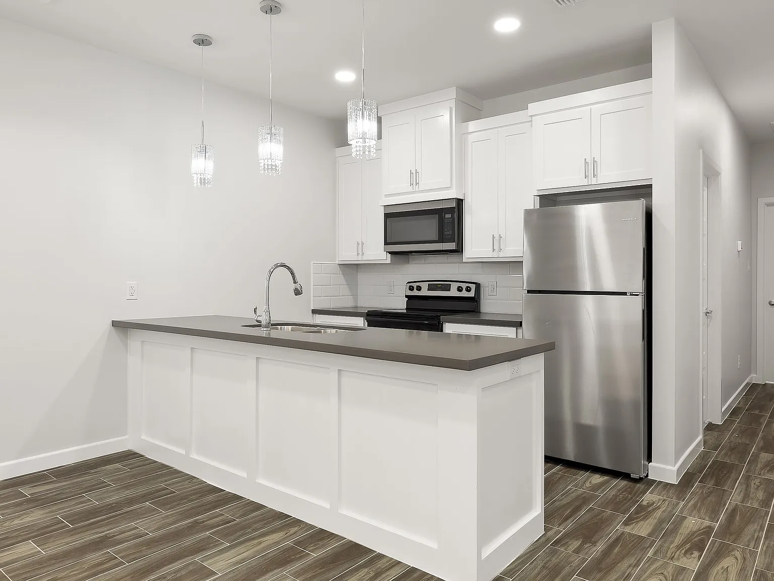 1907 West Violet Drive - 2 — Photo 4