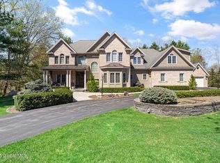 92 Robinwood Dr, Clifton Park, NY 12065