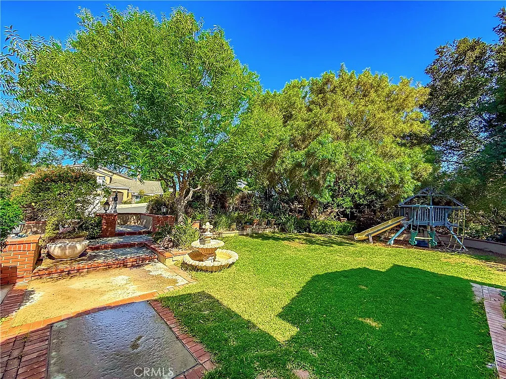 4 bed, 2665 sqft, $4,300 — Photo 4