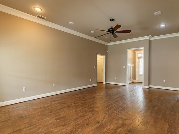 4th image of 3954 Newbury Dr