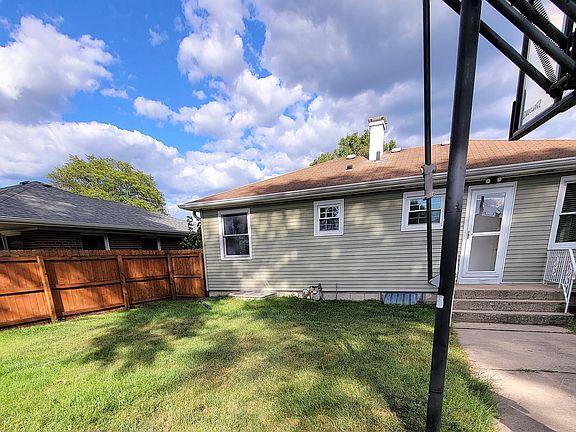 3rd image of 8922 Schneider Ave