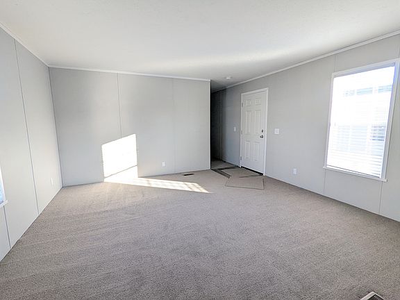 4th image of 618 Maine St