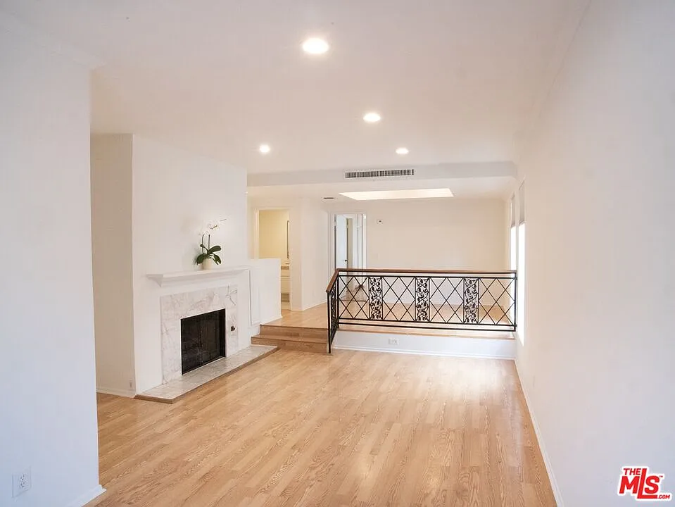 Building Photo - 1655 Selby Ave #101