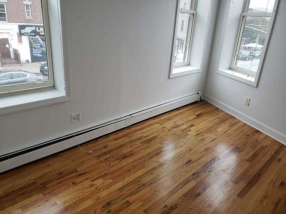 2nd image of 414 Park Pl #2