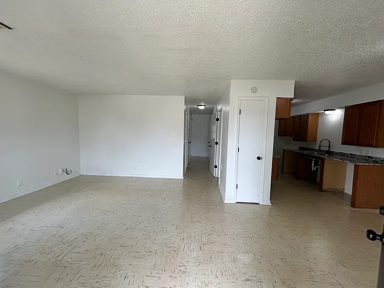541 NW 114th St — Photo 3