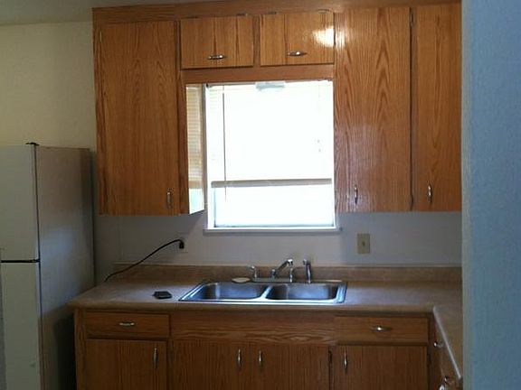 2nd image of 1618 Pinewood Dr