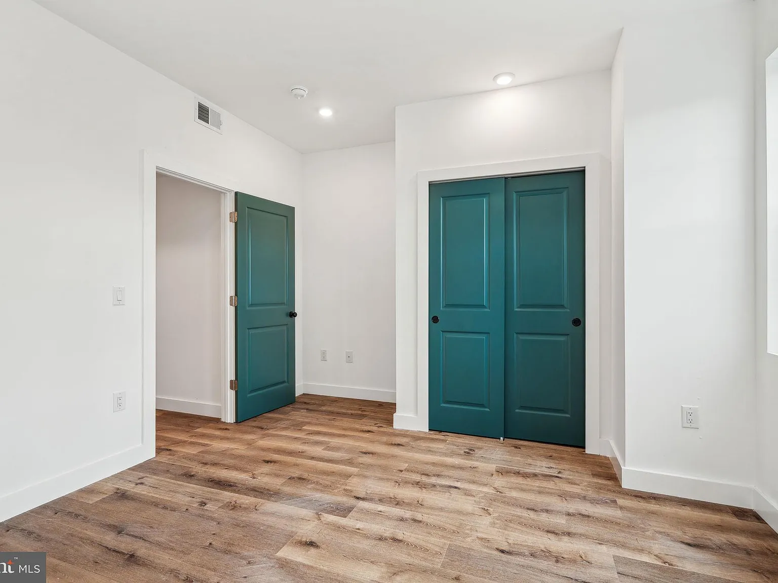 1 bed, 1.0 bath, 3606 sqft, $1,300 — Photo 2