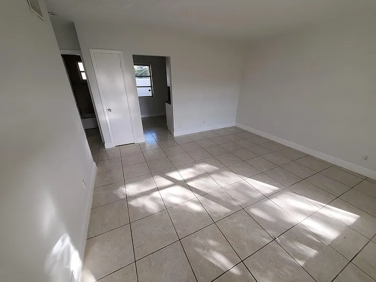 2448 NW 9th Ter — Photo 12