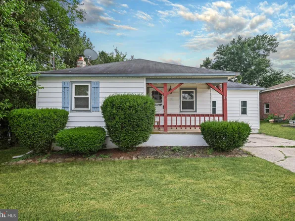 17 Schoolhouse Ln, Windsor, PA 17366