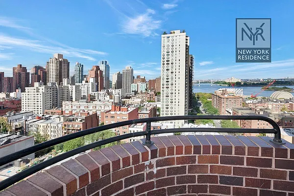 Sold by New York Residence | media 18