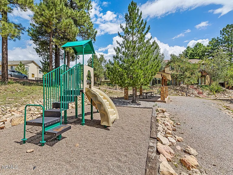 1326 E Trevor Way — Photo 20