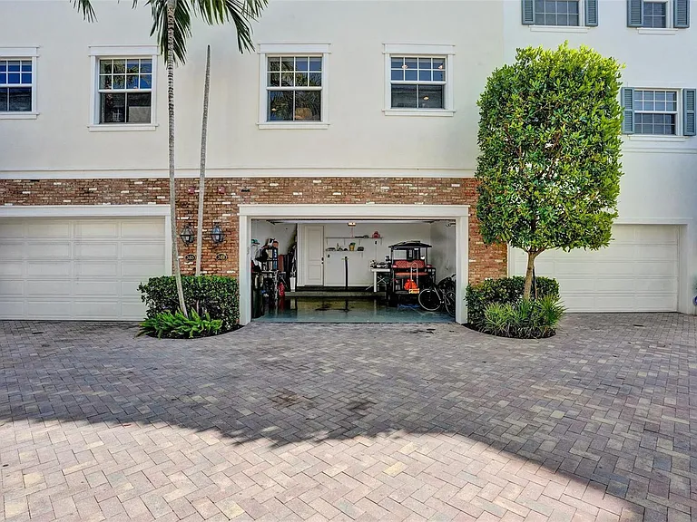 381 E Cannery Row Cir — Photo 44