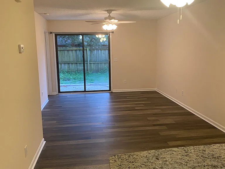5006 Knightsbridge Cir N — Photo 4