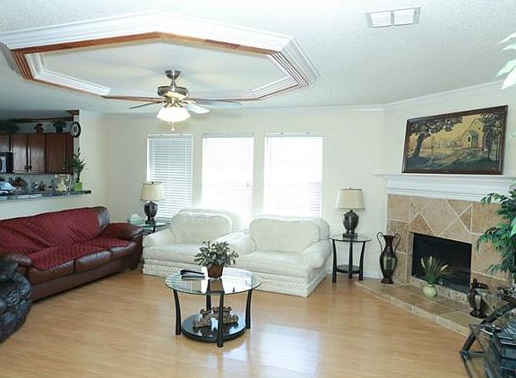 5th image of 1405 Thornhill Ln