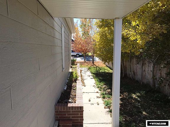 3rd image of 416 1st Ave S