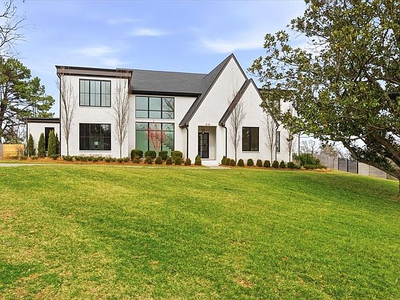 2nd image of 818 Brentview Dr