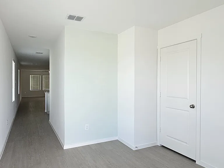 1600 Baron Ln — Photo 3