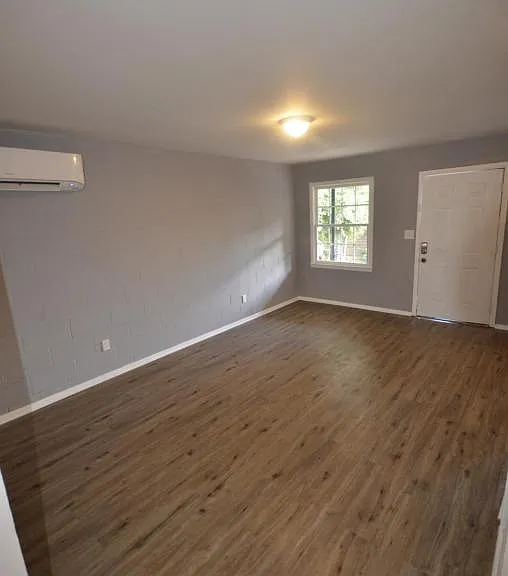 125 Honeysuckle Ln — Photo 9