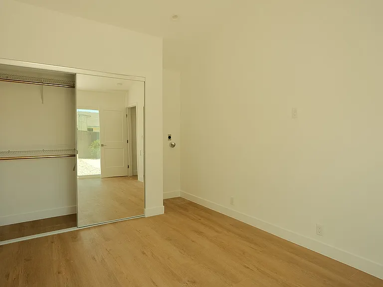 4313 1/2 Kenwood Ave — Photo 20