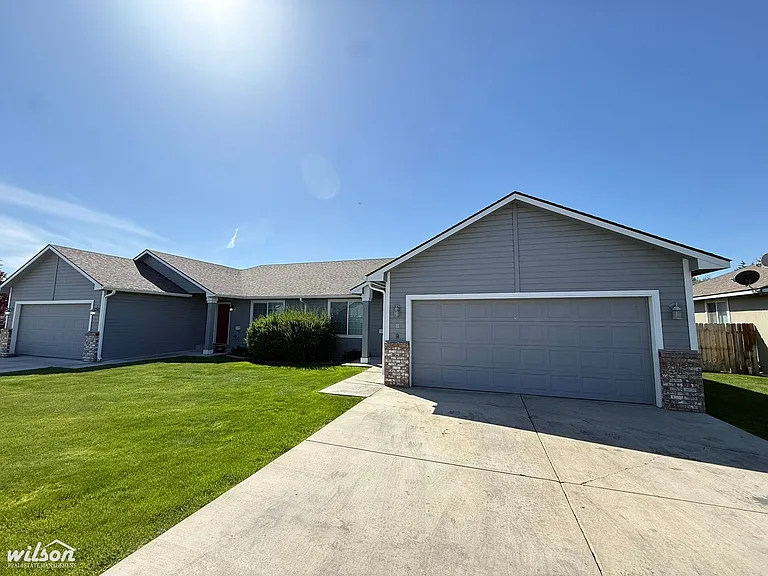 1900 Wellington Dr — Photo 16