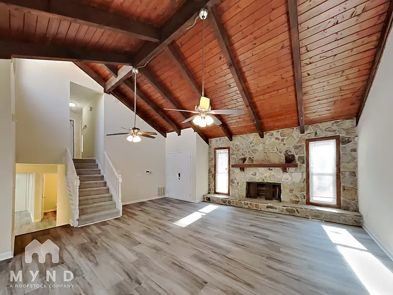 195 N Fayette Dr — Photo 2