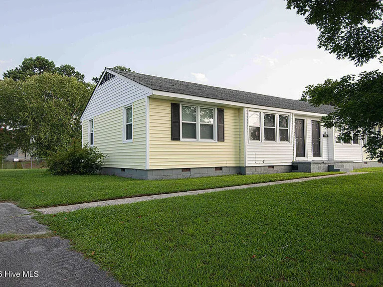 322 Starling St — Photo 2