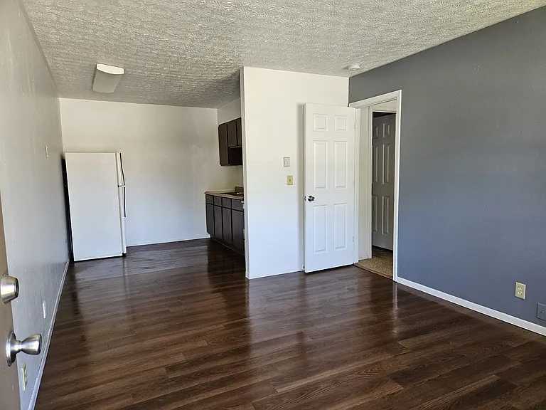 401 Anthony Dr — Photo 4