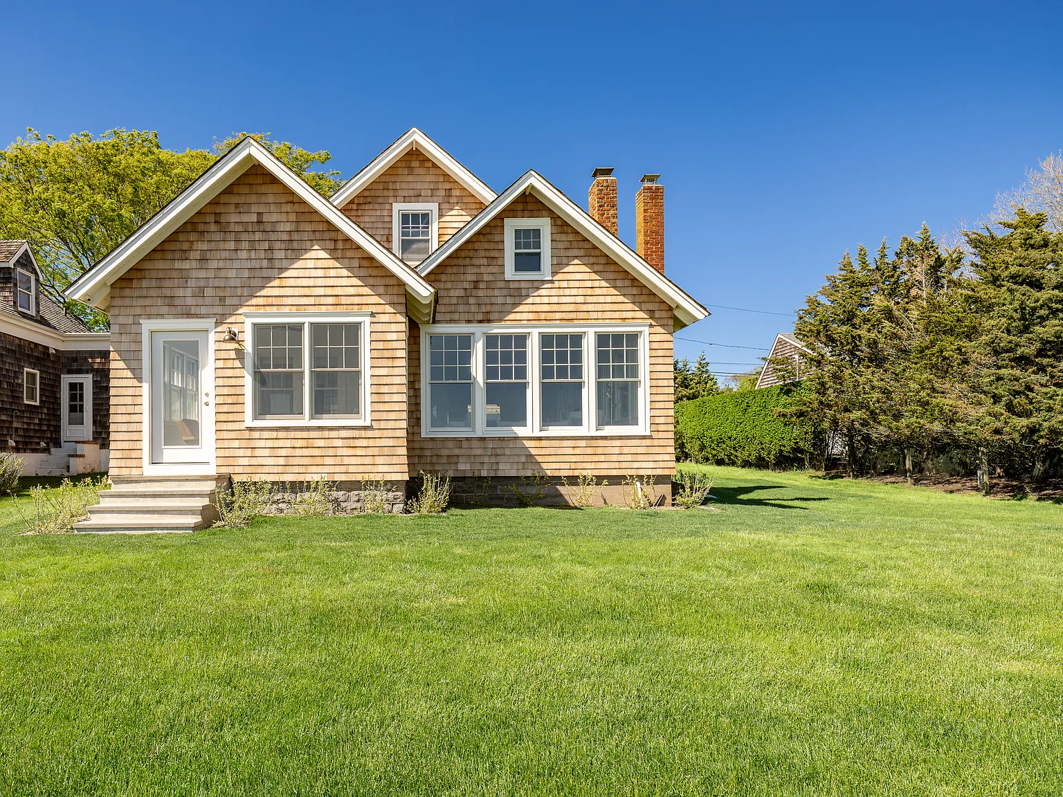 Shinnecock Hills Bayfront Retreat with Sweeping Water Views — Photo 2