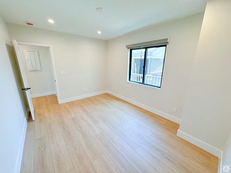 22 6th Ct #B — Photo 28