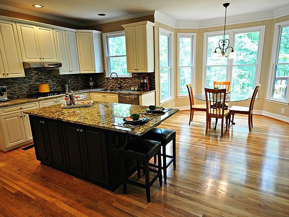 Immaculate Gourmet Kitchen