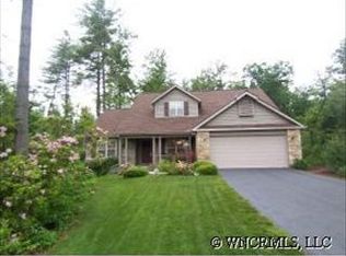 27 Tall Pines Rd, Hendersonville, NC 28739