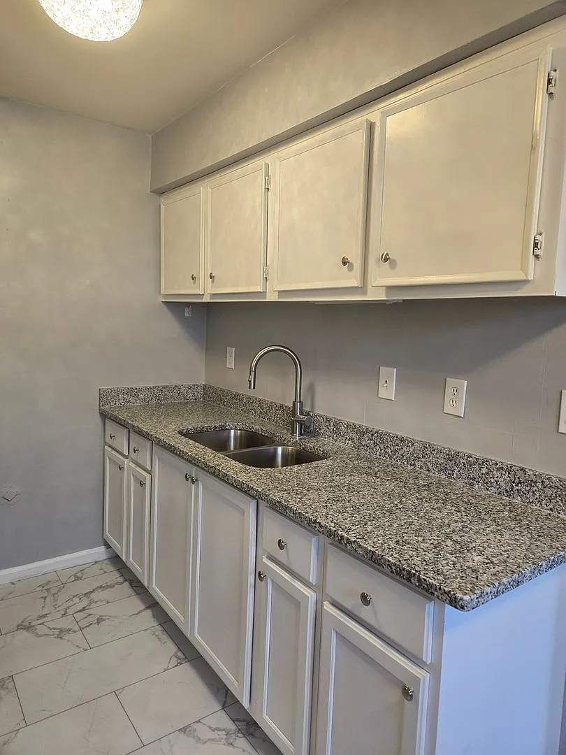 1009 Hannah St — Photo 4