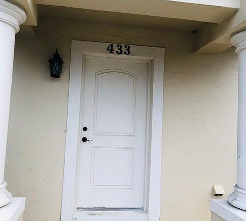 2nd image of 433 E Park St #433