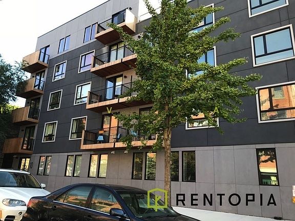 5th image of 10 Lexington Ave #5M