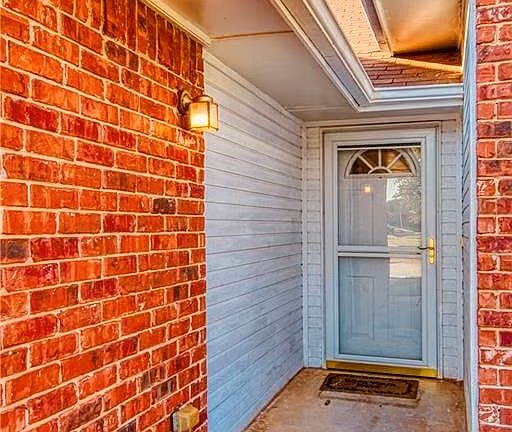 2nd image of 2936 Laurel Cir