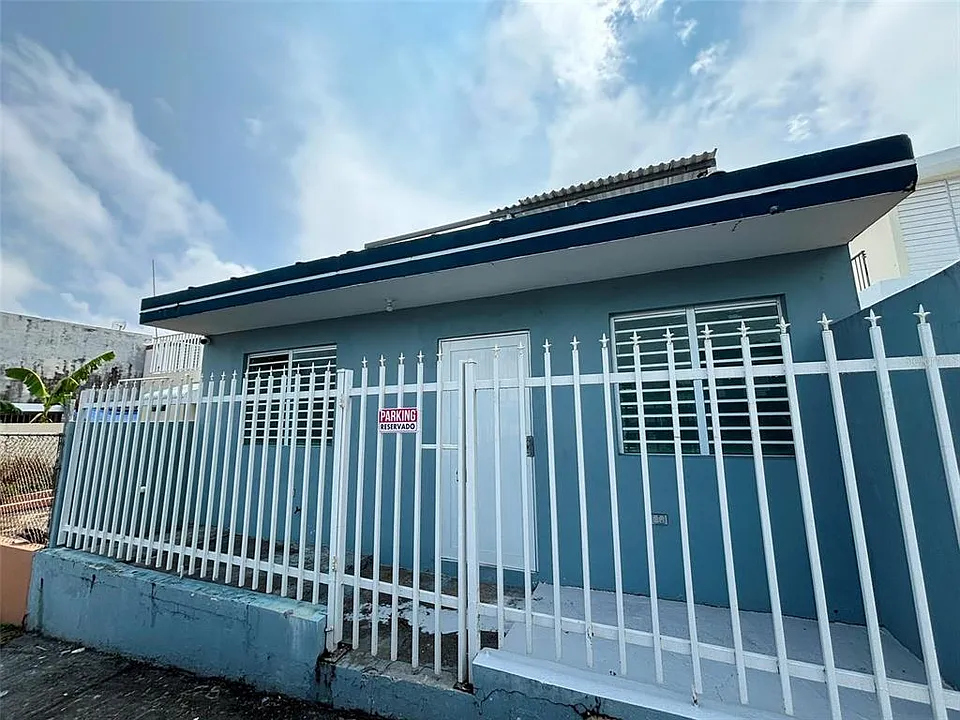 calle 2 A-6 Urb Royal Town