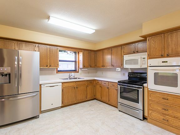 3rd image of 106 Sandlewood Ln