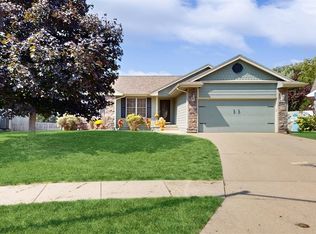 1822 Country Cove Ln, Altoona, IA 50009