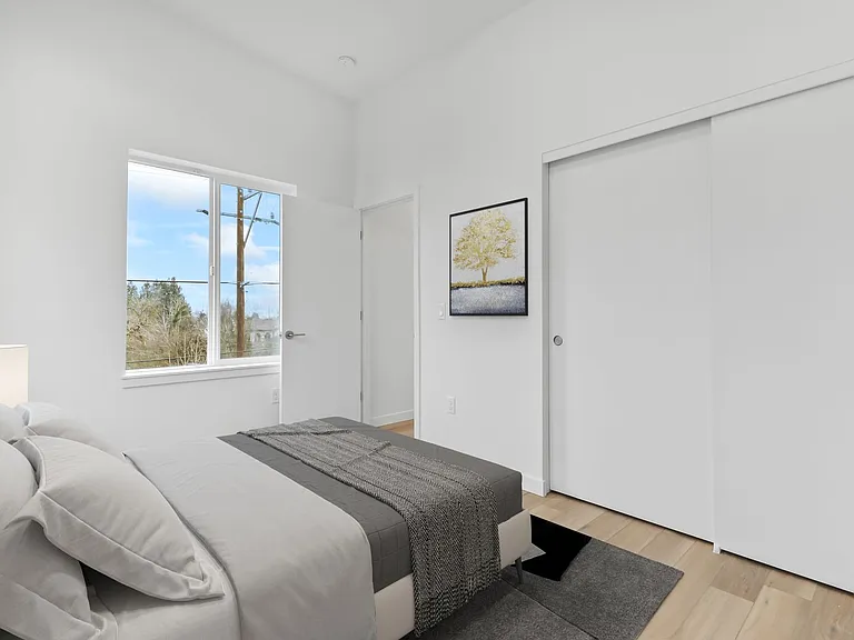 311 Graham — Photo 19