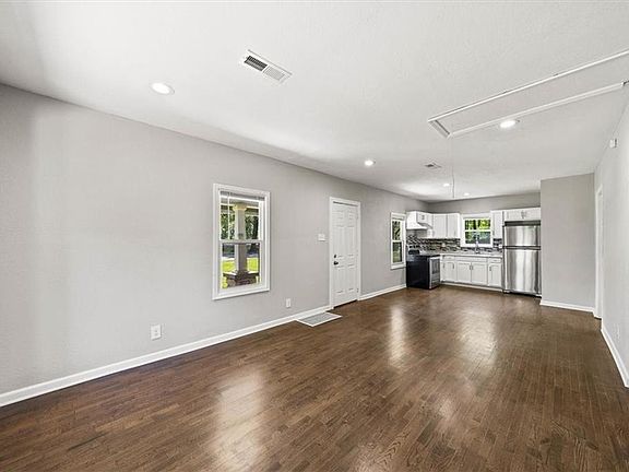 4th image of 8540 Euclid Ave