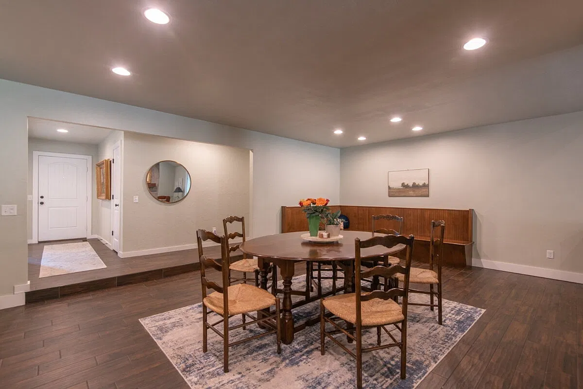 6 bed, 4882 sqft, $3,495 — Photo 4