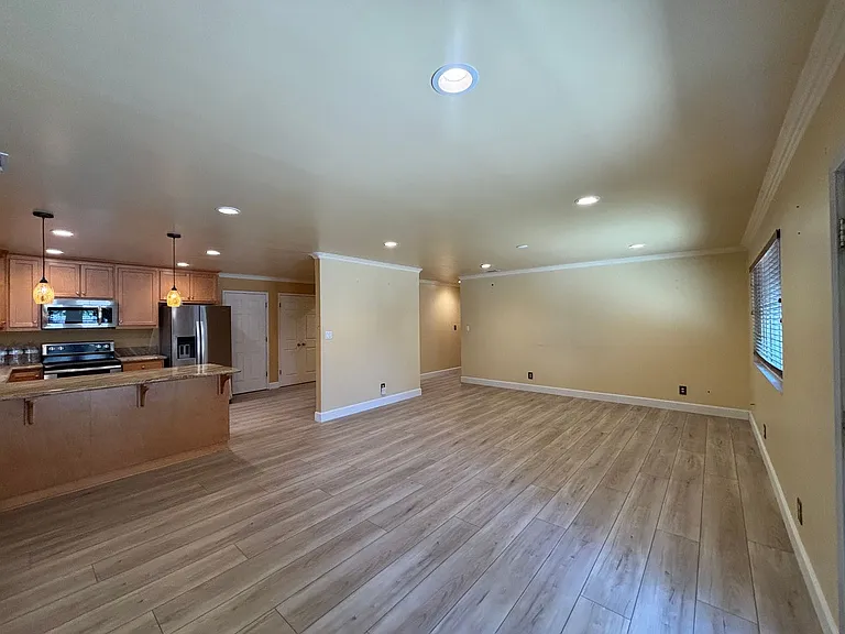 401 Klamath Dr — Photo 9