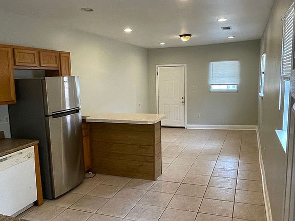 5th image of 3130-32 Delachaise St #3132
